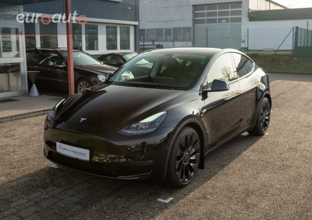 Tesla Y AWD, 393kW, A, 5d.