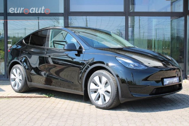 Tesla Y SR RWD, 220kW, A, 5d.